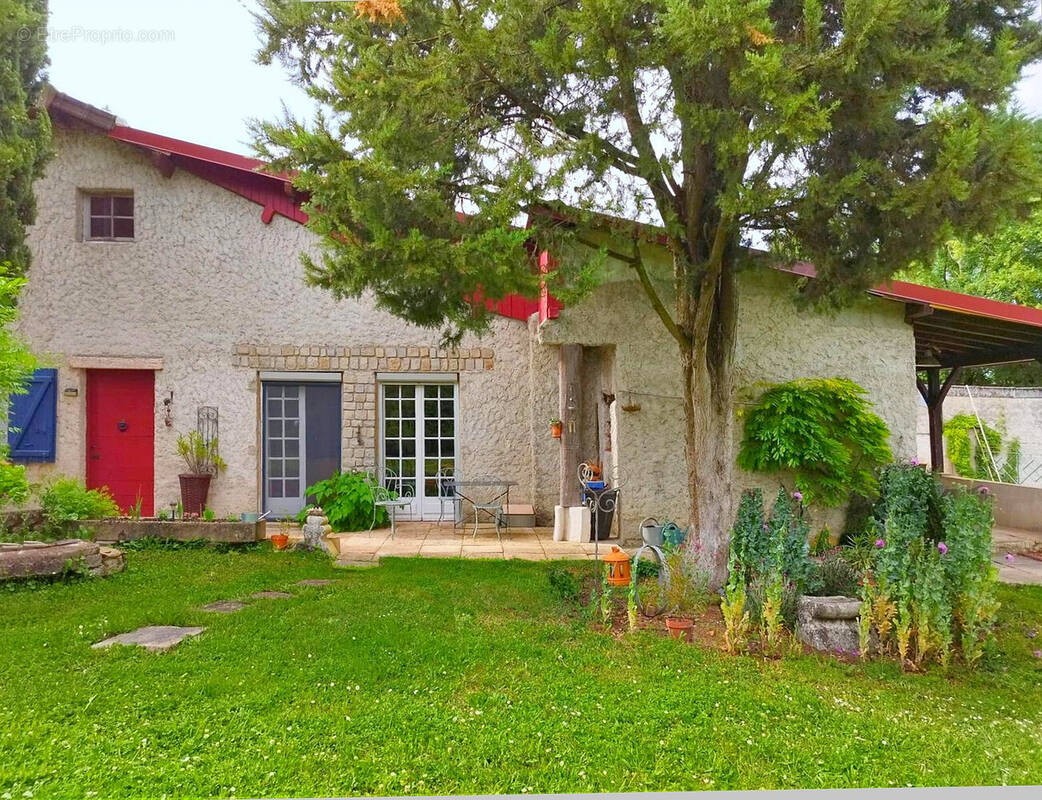 Maison à CHARETTE-VARENNES