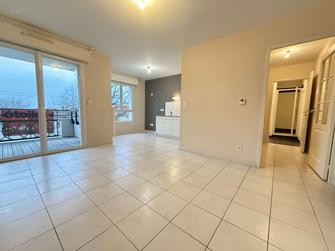 Appartement à AVRILLE
