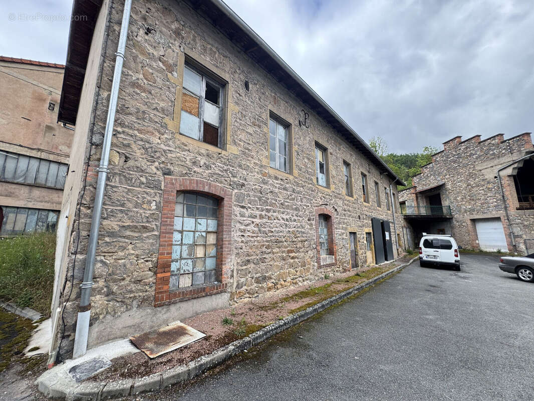 Photo 2 - Commerce à AMPLEPUIS