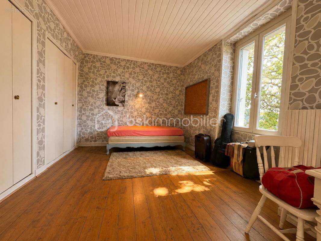 Maison de caractère 8 pièces avec jardin clos et potentiel d’évolution - photo 12