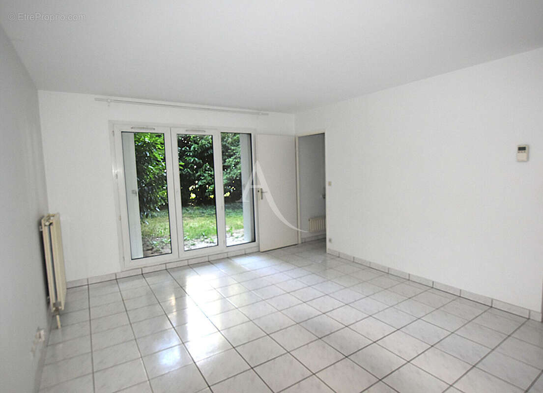 Appartement à COMBS-LA-VILLE