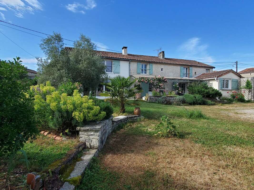 Maison à COULGENS
