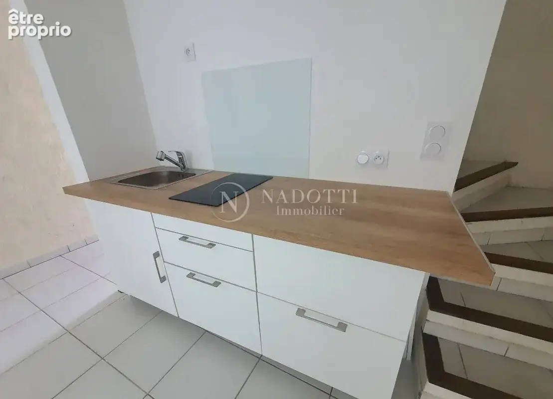 Lauris - Appartement T3  65 m2 - photo 2