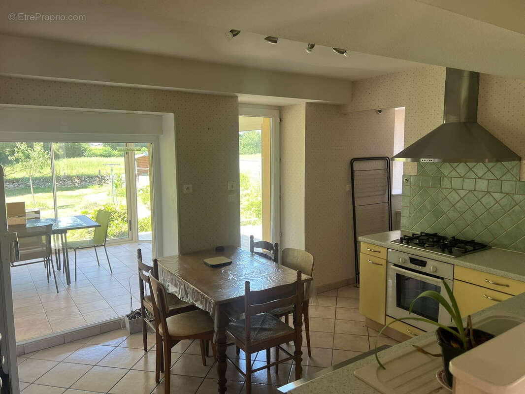 Maison à VENDENESSE-LES-CHAROLLES