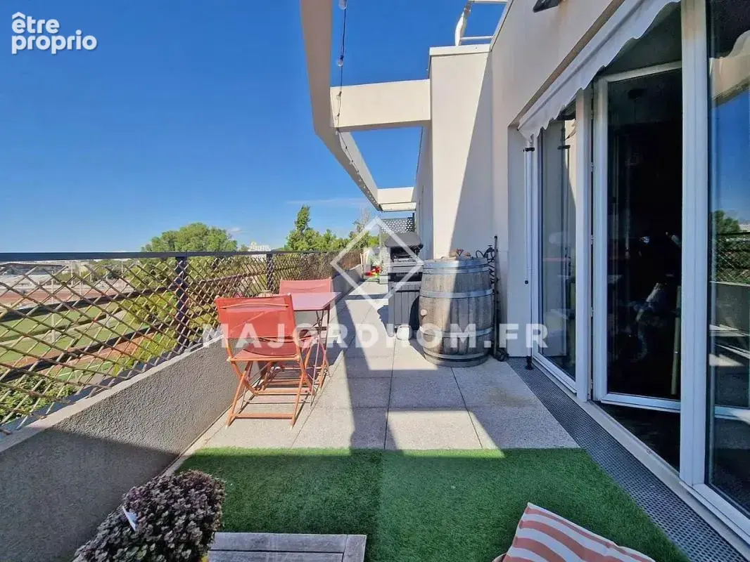 Vente Type 4 dernier étage terrasse de 35 m2 calme vue dégagée 13010 - photo 5