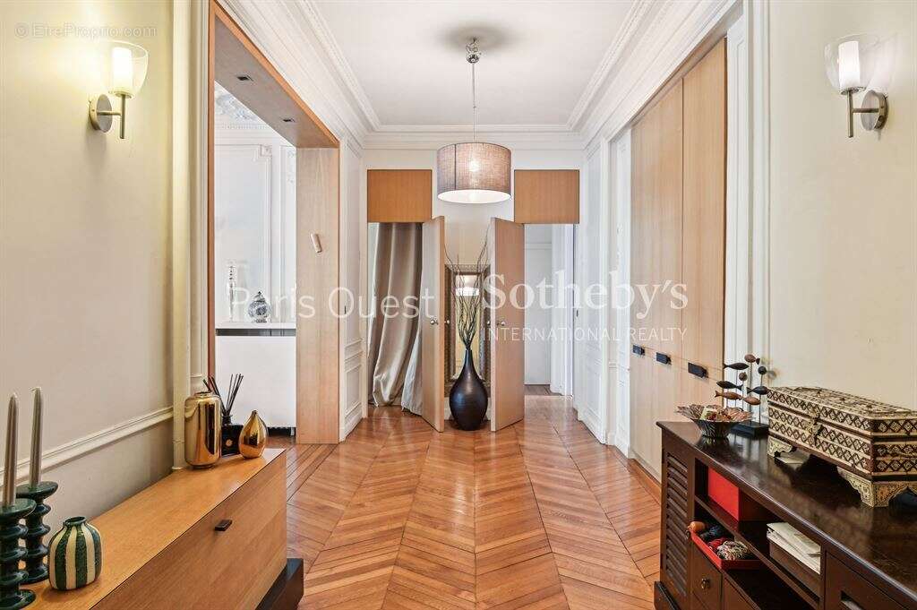 Appartement à NEUILLY-SUR-SEINE