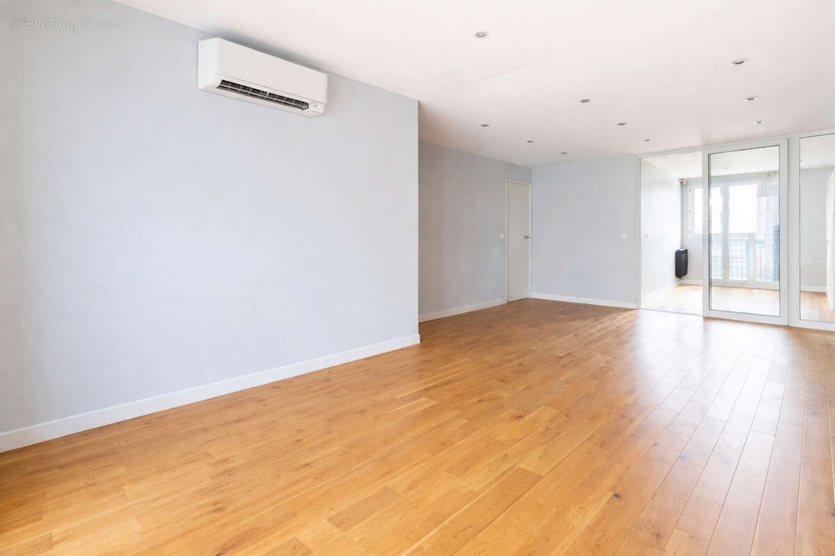 Appartement à COURBEVOIE