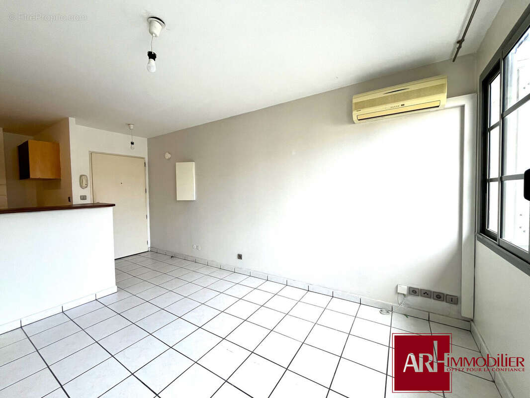 séjour cuisine - Appartement à SAINT-DENIS