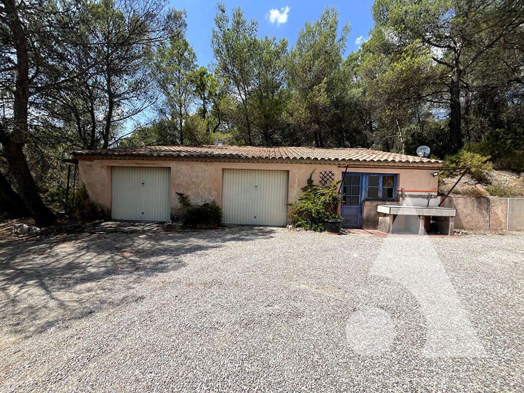 Maison provençale de plain-pied  135 m² avec piscine, double garage et fort potentiel ? Salernes - photo 16