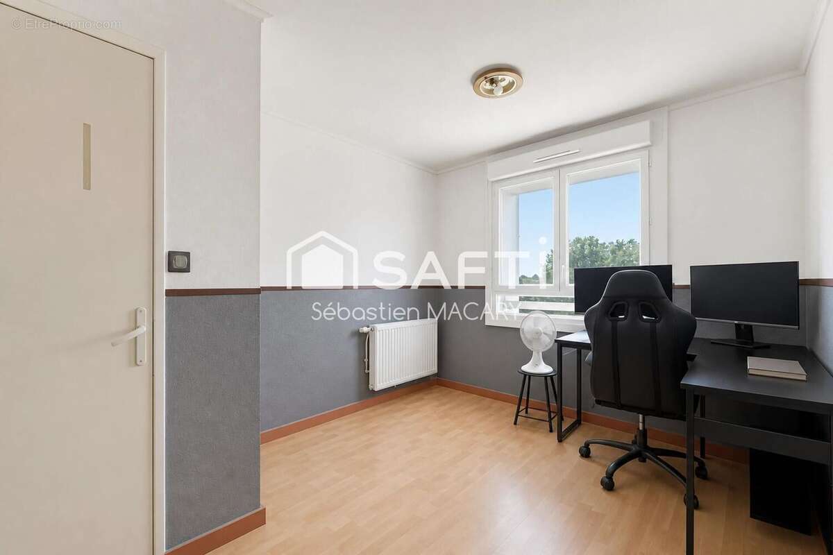 Photo 9