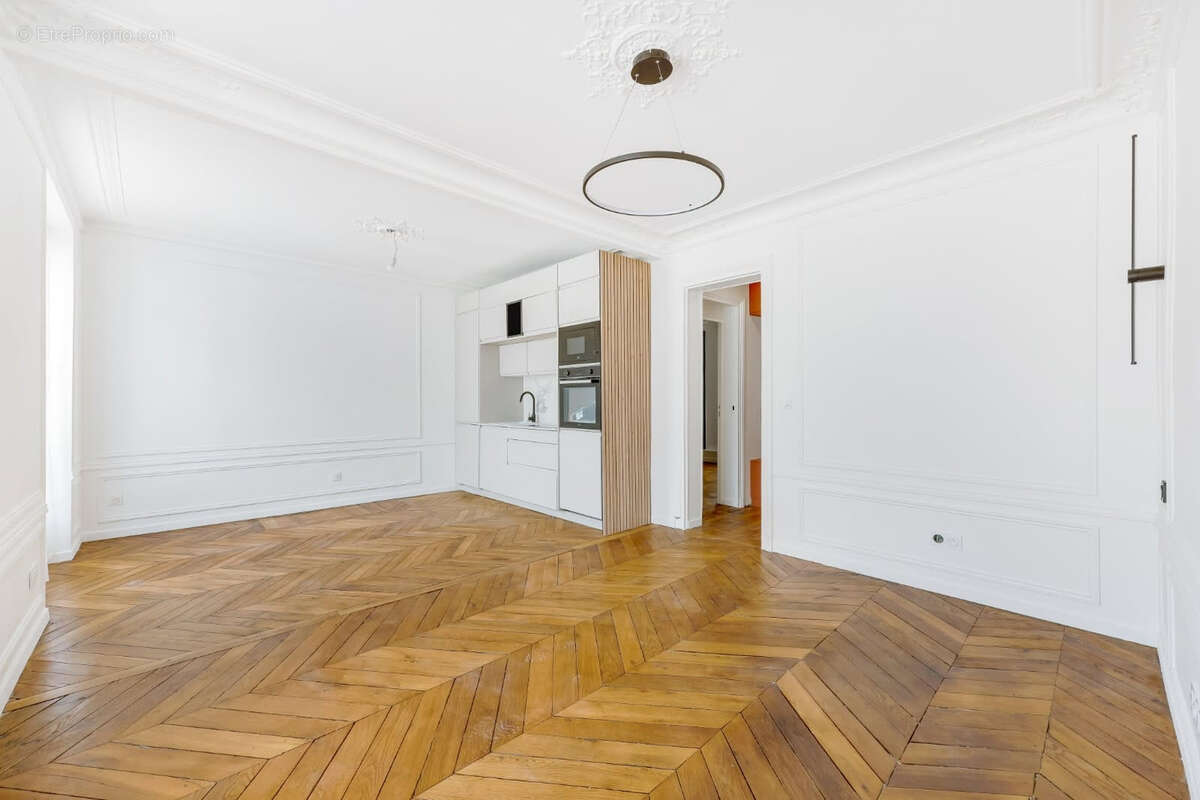 Appartement à PARIS-17E