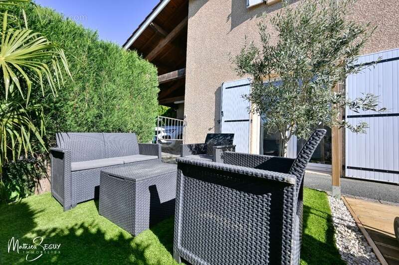 Appartement à COURZIEU