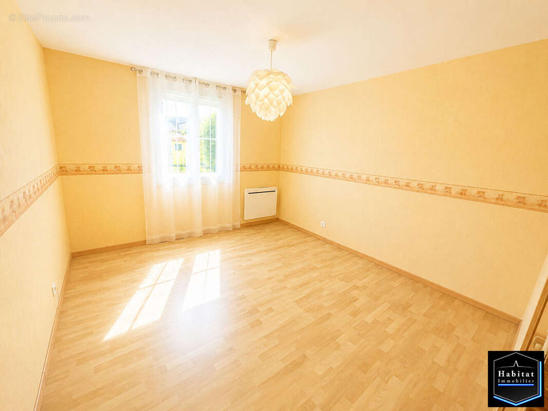 Maison Moussy Le Neuf 6 pièce(s) 134 m2 Jardin 560m² Garage, Sous sol - photo 5