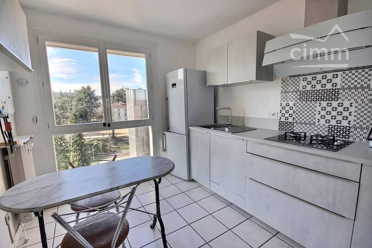 Appartement à SAINT-ETIENNE