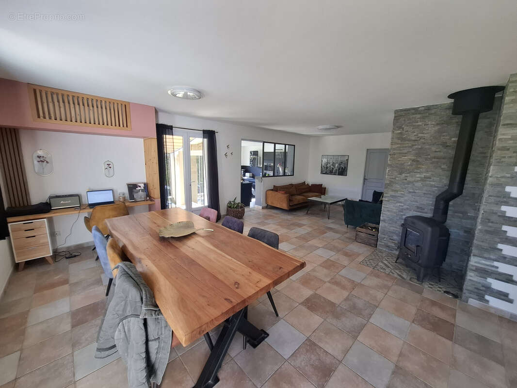 Maison à FONTVIEILLE