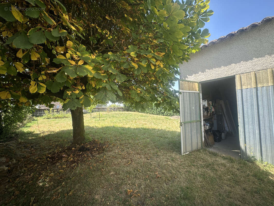 Maison en pierre avec dépendances - photo 8
