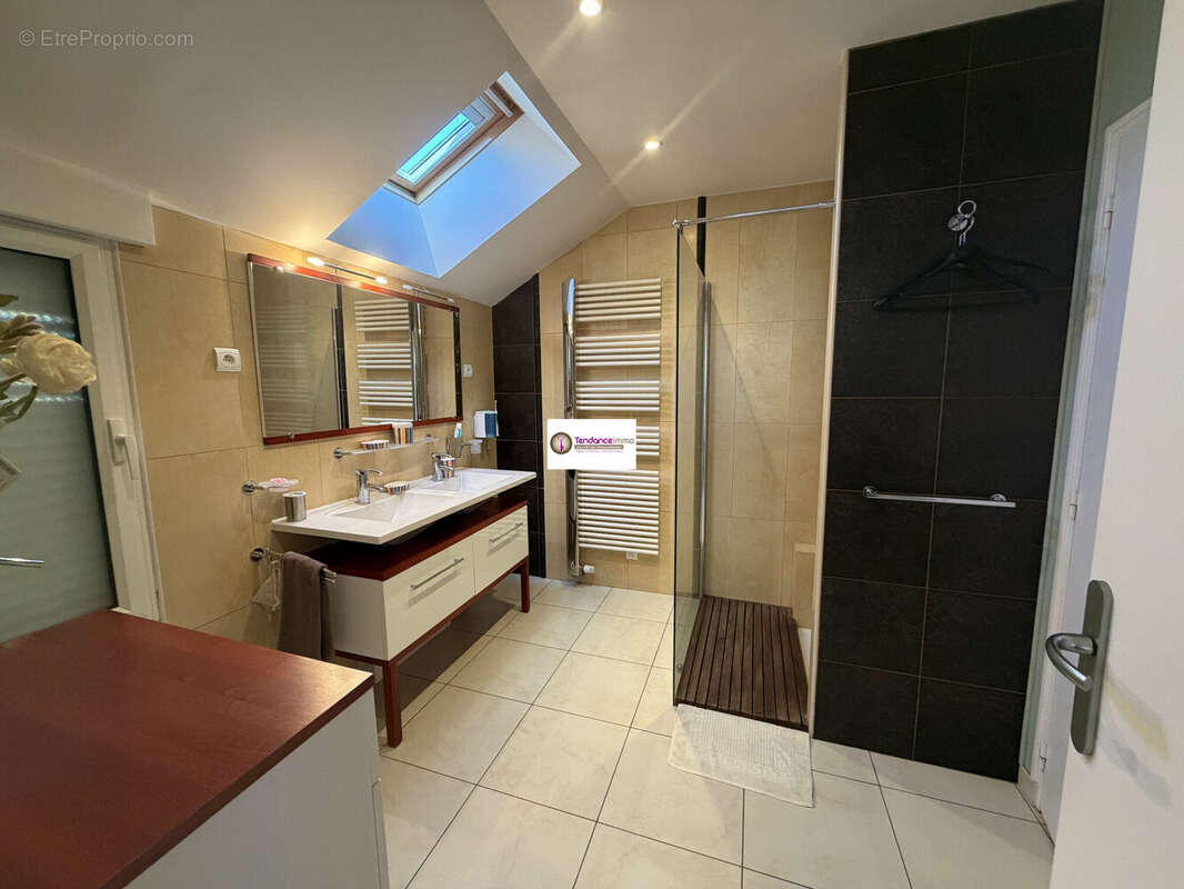 Maison à LE MELE-SUR-SARTHE