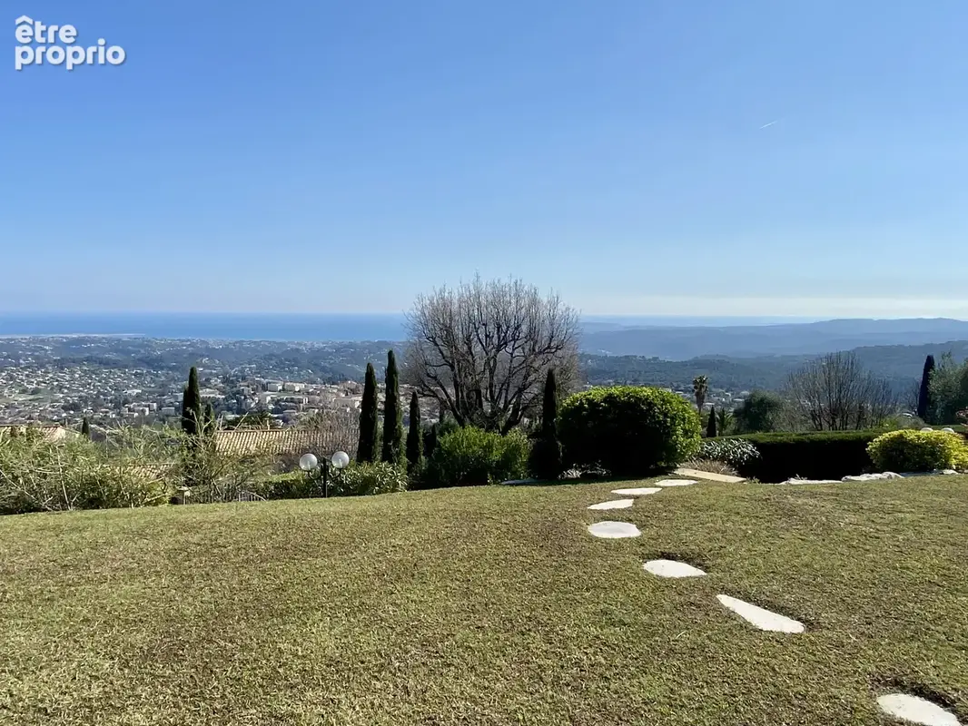 Vue panoramique sur toute la côte d'azur - Villa de 220 m2 avec piscine - photo 10