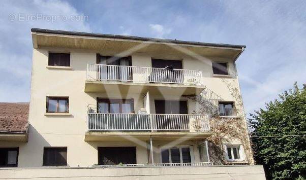 Appartement à COMBS-LA-VILLE