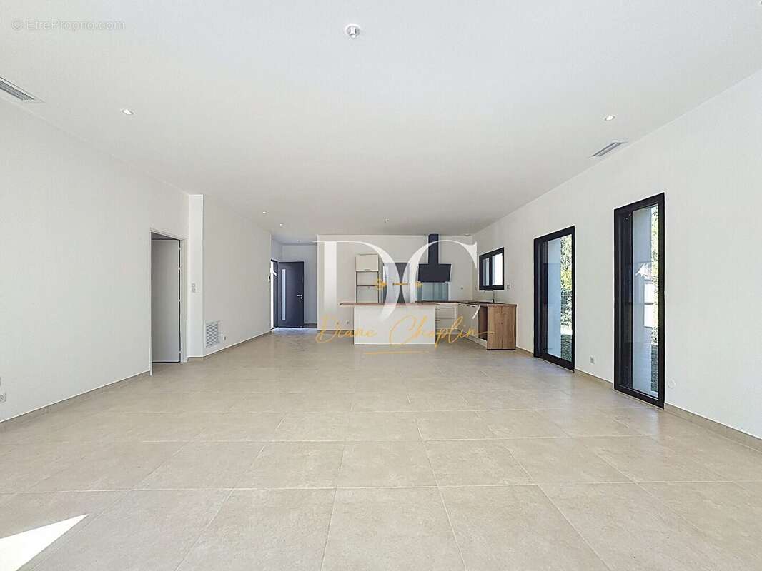 Maison à L'ISLE-SUR-LA-SORGUE