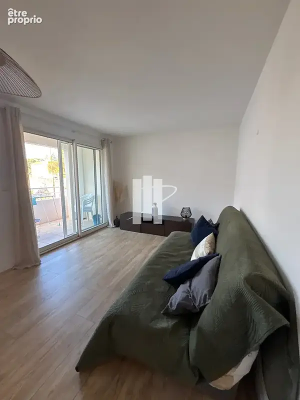 Triangle d or t2 au calme en etage - photo 5