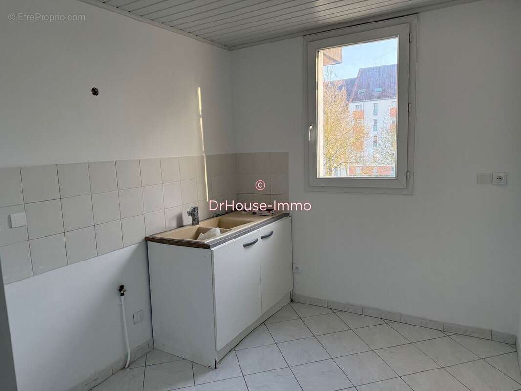 Appartement à SAVIGNY-LE-TEMPLE