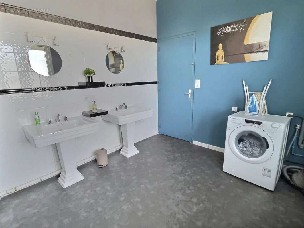 IMMEUBLE avec 3 appartements, une terrasse et un grand garag - photo 5
