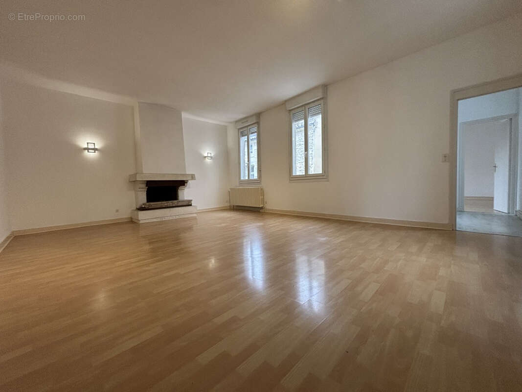 Hyper centre immeuble mixte local commercial et triplex f4 - photo 3
