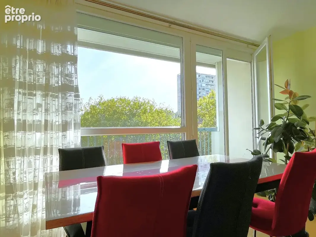Tête d'Or - La Doua : T5 lumineux avec 3 ch., terrasse, 2 loggias et vue dégagée - photo 5