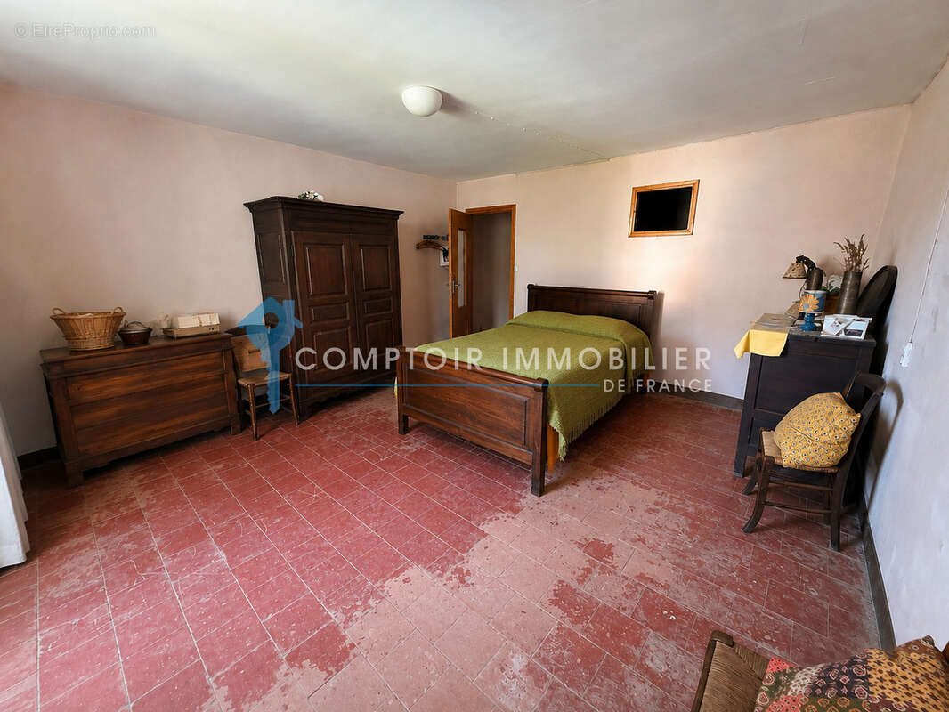 Maison de village de caractère à Labeaume   103 m2 habitables et près de 400 m2 de surfaces utiles à valoriser - photo 7
