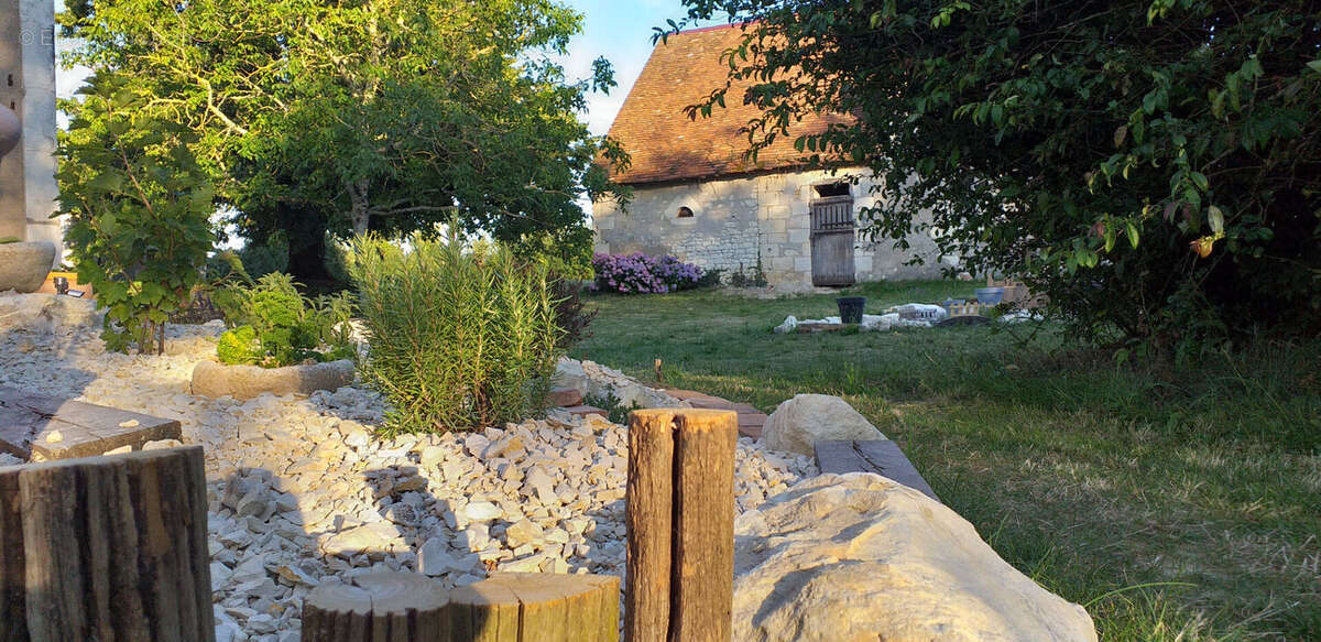 Maison à LUCAY-LE-MALE