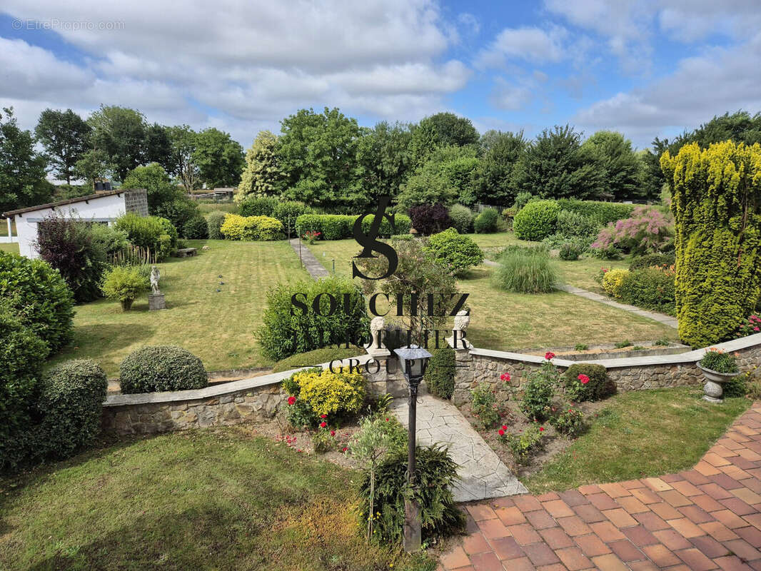 Maison à FRESNICOURT-LE-DOLMEN