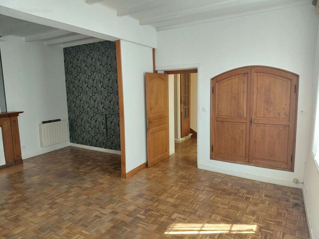 Maison à SAINT-GENIS-DE-SAINTONGE