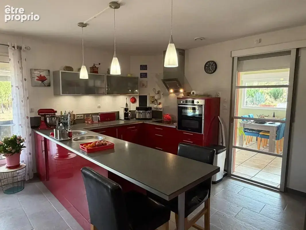 Maison de plain-pied avec piscine sur 3,65 hectares de terrain clos et arboré - photo 2