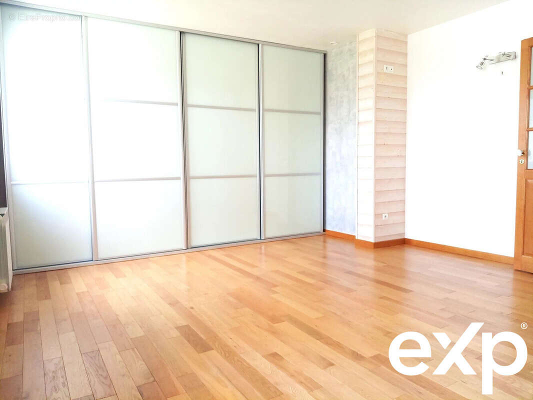 Maison à SAINT-HERBLON