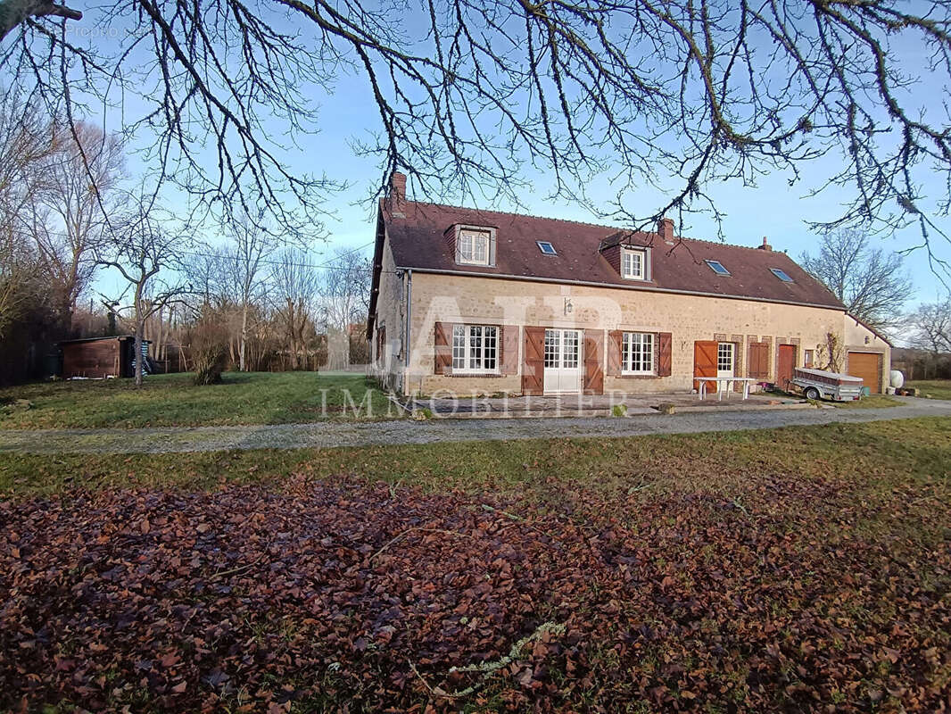 Maison à LE MELE-SUR-SARTHE