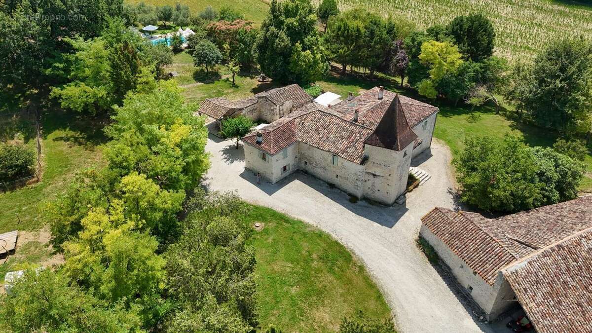 Maison à CASTELNAU-MONTRATIER