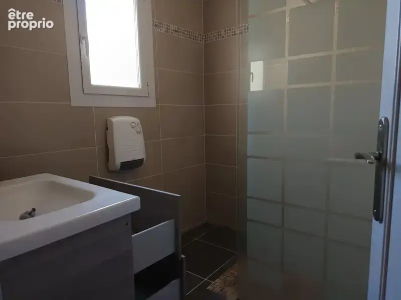 Ensemble immobilier compose de deux habitations avec depandances - photo 7