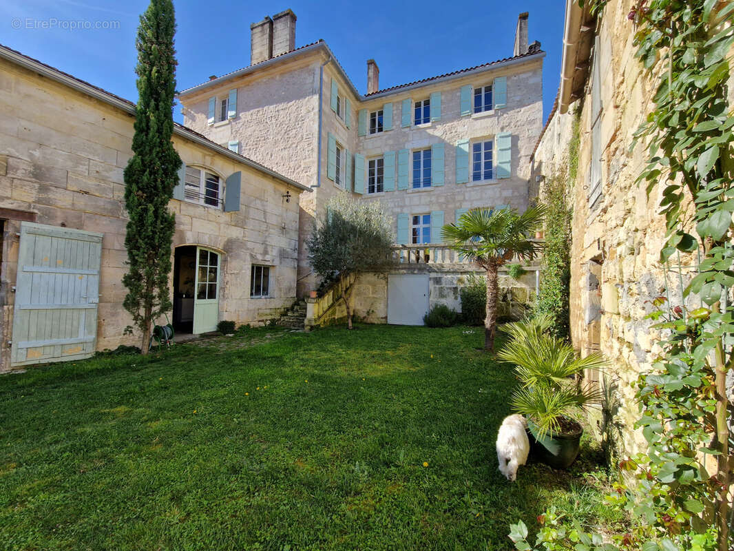 Maison à CHATEAUNEUF-SUR-CHARENTE