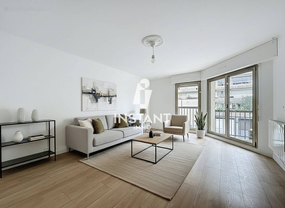 Appartement à CHARENTON-LE-PONT
