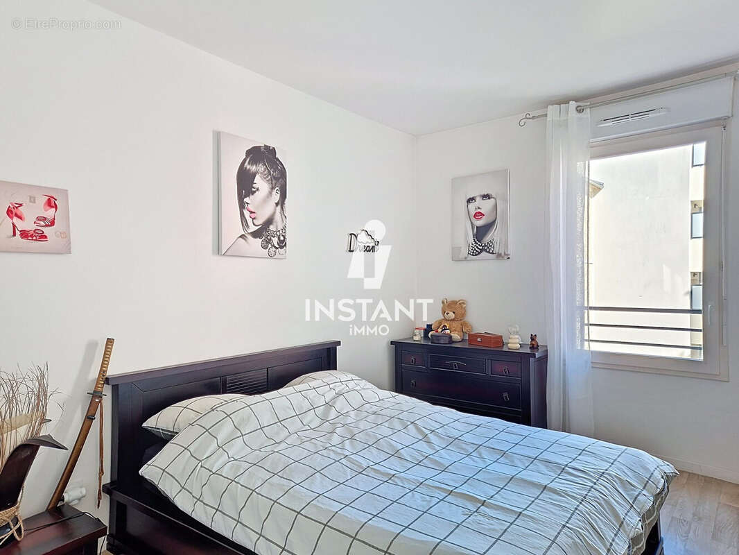 Chambre 1 - Appartement à MAISONS-ALFORT