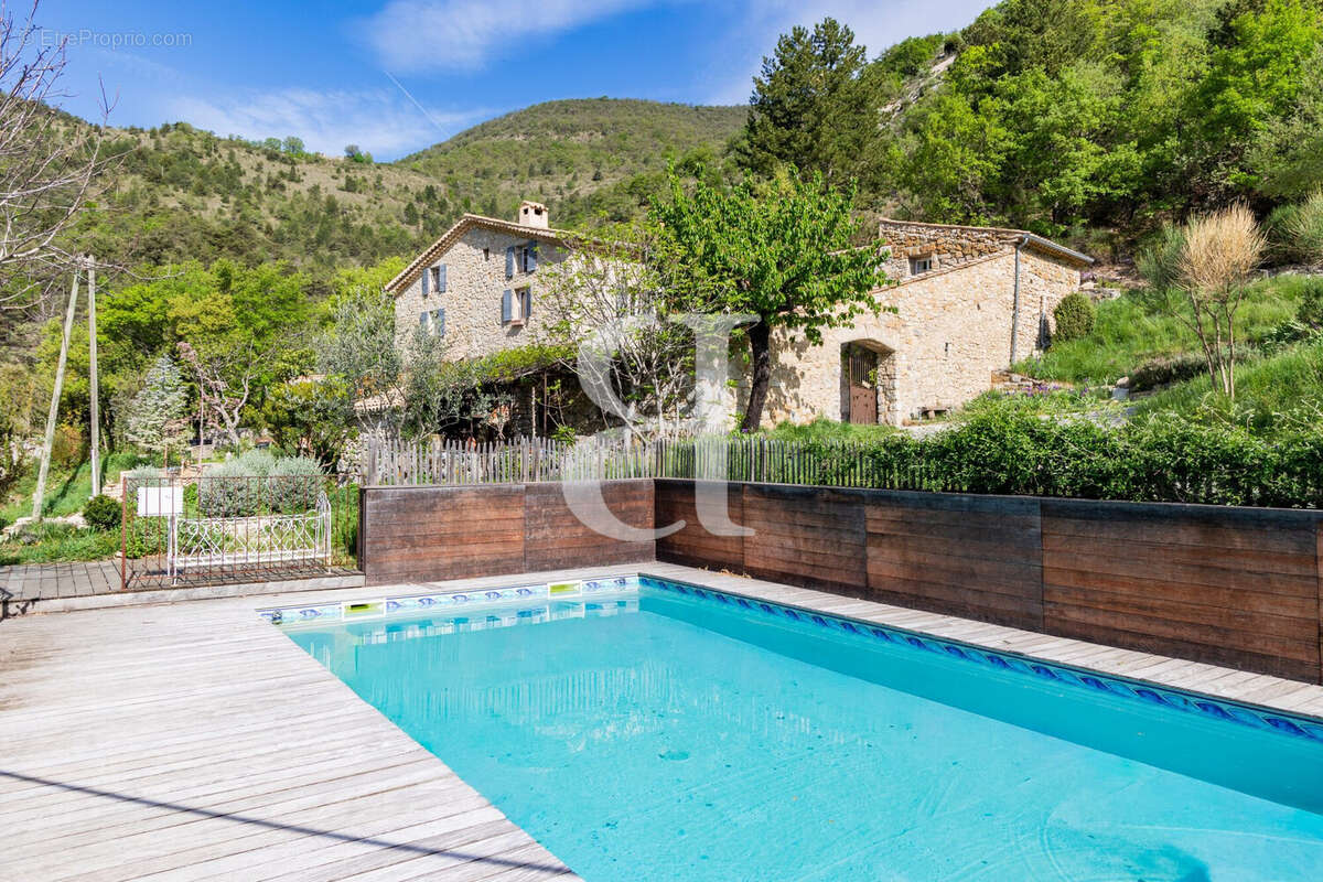 Maison à SAINT-FERREOL-TRENTE-PAS