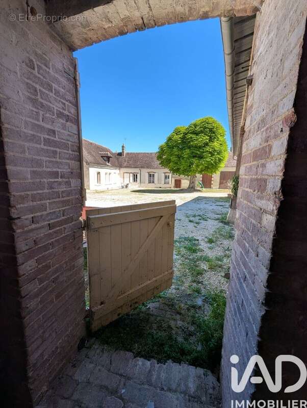 Maison 130 m² à Mont-Saint-Sulpice  - photo 3
