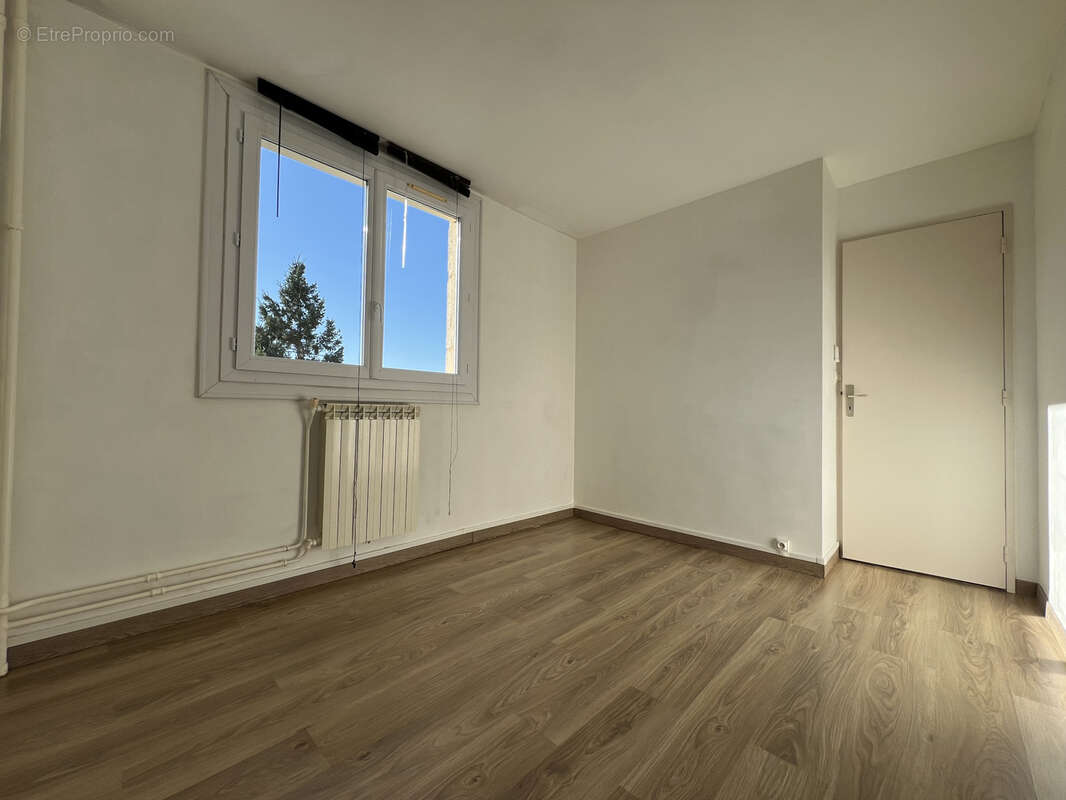 Appartement à NEAUPHLE-LE-CHATEAU