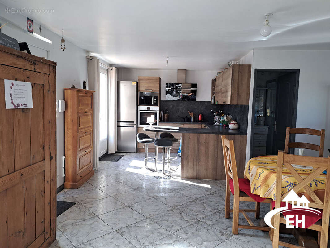 Jolie maison avc garage et dependance - photo 4