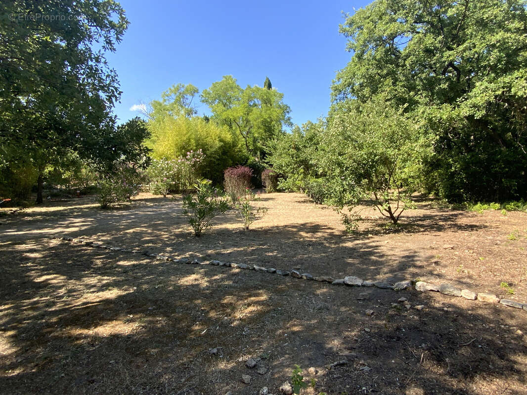 Terrain à UZES