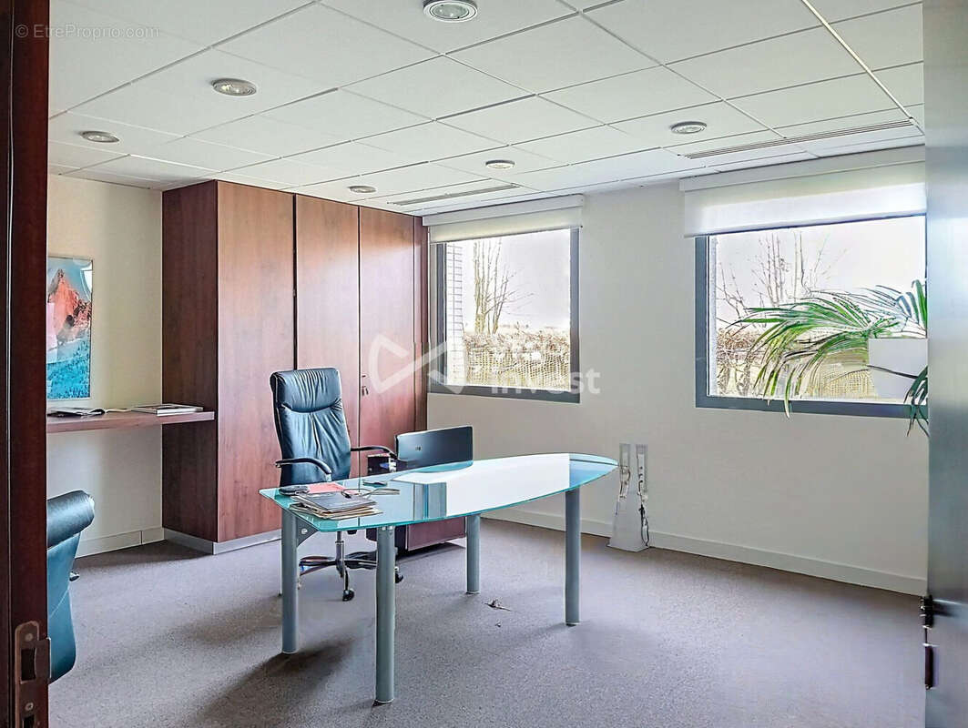 Commerce à MAGNY-LE-HONGRE