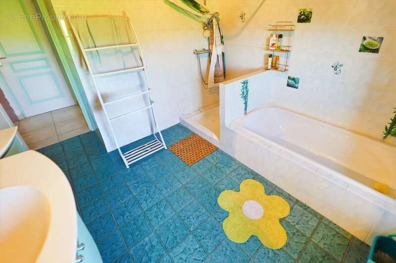 Maison à LA CHAPELLE-DEVANT-BRUYERES