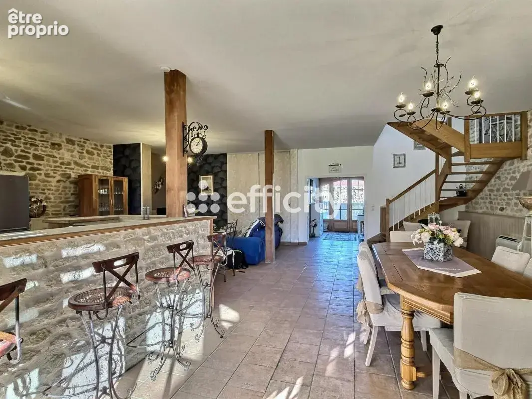 Maison 204 m² à Loulay  - photo 3