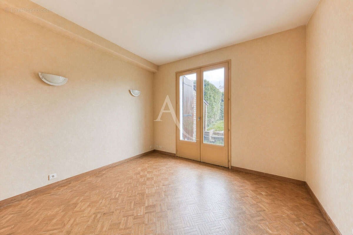 Appartement à OZOIR-LA-FERRIERE
